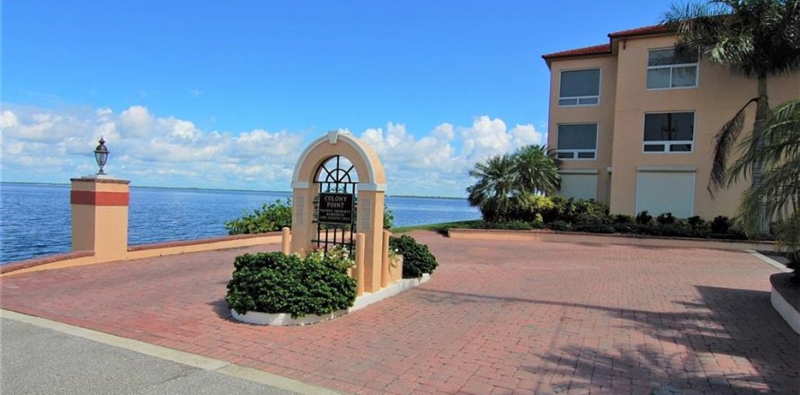 Condominio en Punta Gorda, Florida, 2 dormitorios  № 688664