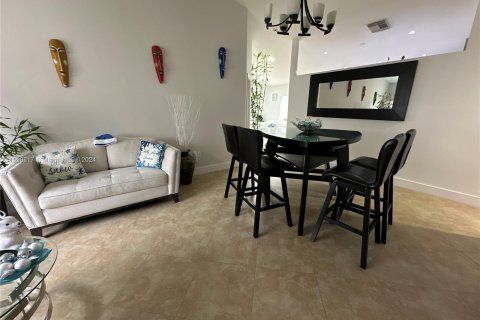 Casa en venta en Pembroke Pines, Florida, 4 dormitorios, 140.28 m2 № 997695 - foto 3