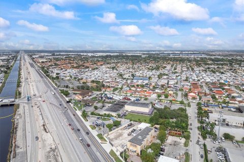 Propiedad comercial en venta en Hialeah Gardens, Florida № 1269330 - foto 4