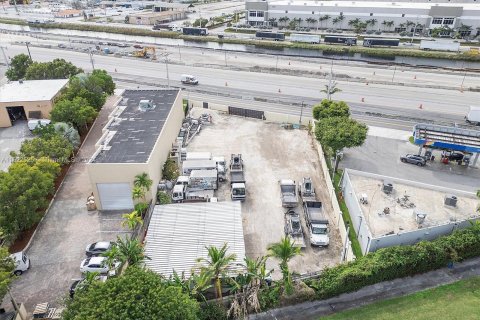 Commercial property in Hialeah Gardens, Florida № 1269330 - photo 3