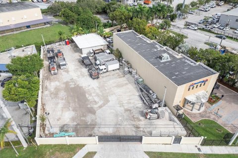 Propiedad comercial en venta en Hialeah Gardens, Florida № 1269330 - foto 1