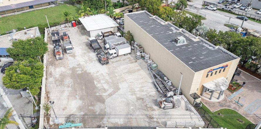 Immobilier commercial à Hialeah Gardens, Floride № 1269330