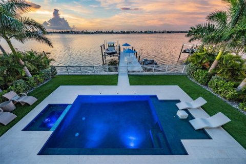 Villa ou maison à vendre à Treasure Island, Floride: 4 chambres, 472.87 m2 № 1340539 - photo 3