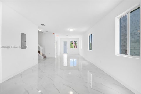 Townhouse in Miami, Florida 5 bedrooms, 233.93 sq.m. № 1423203 - photo 12