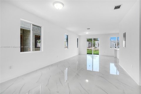 Townhouse in Miami, Florida 5 bedrooms, 233.93 sq.m. № 1423203 - photo 18