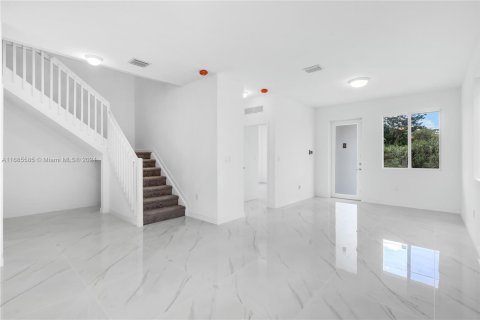 Townhouse in Miami, Florida 5 bedrooms, 233.93 sq.m. № 1423203 - photo 16