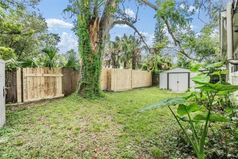 House in Tampa, Florida 4 bedrooms, 112.41 sq.m. № 1420793 - photo 30