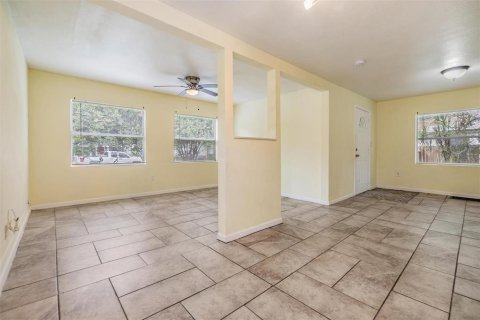 House in Tampa, Florida 4 bedrooms, 112.41 sq.m. № 1420793 - photo 11