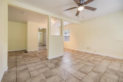 House in Tampa, Florida 4 bedrooms, 112.41 sq.m. № 1420793 - photo 12