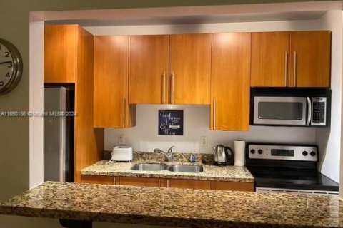 Condo in Miami Beach, Florida, 1 bedroom  № 1332340 - photo 6