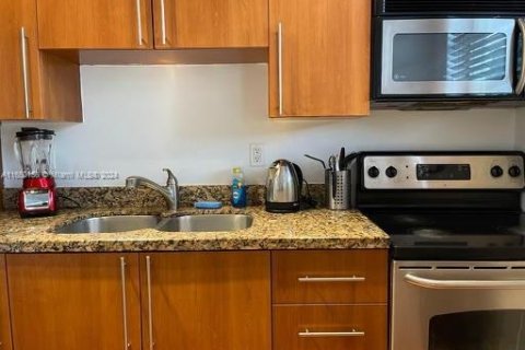 Condo in Miami Beach, Florida, 1 bedroom  № 1332340 - photo 7