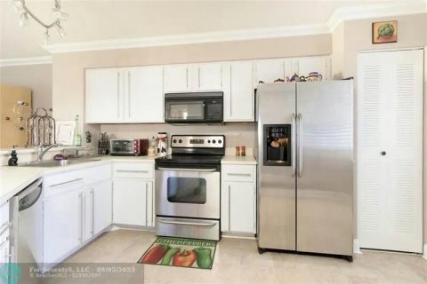 Condo in Pompano Beach, Florida, 2 bedrooms  № 1182329 - photo 15