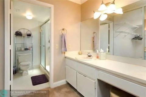 Condo in Pompano Beach, Florida, 2 bedrooms  № 1182329 - photo 12