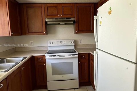 Townhouse in Opa-locka, Florida 2 bedrooms, 88.54 sq.m. № 1180073 - photo 3