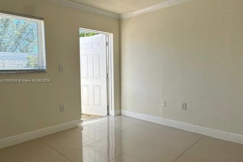 Townhouse in Opa-locka, Florida 2 bedrooms, 88.54 sq.m. № 1180073 - photo 16