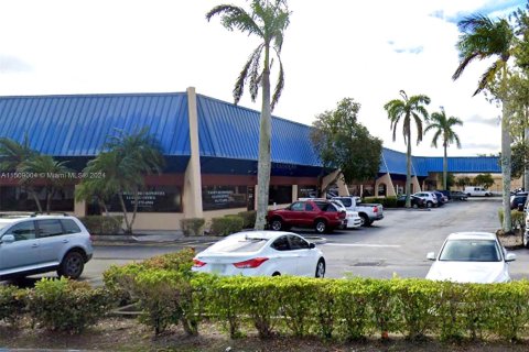 Commercial property in Sunrise, Florida № 931699 - photo 11