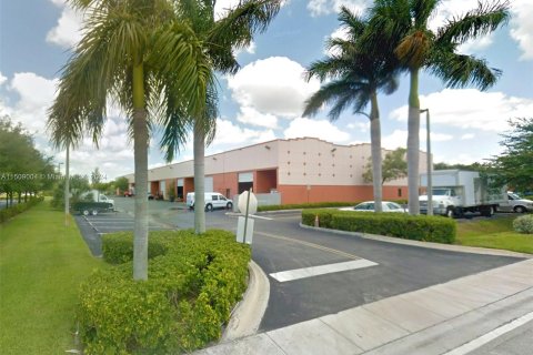 Immobilier commercial à vendre à Sunrise, Floride № 931699 - photo 3