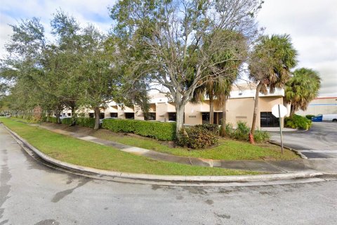 Immobilier commercial à vendre à Sunrise, Floride № 931699 - photo 10