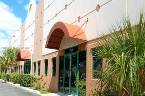 Купить коммерческую недвижимость в Санрайз, Флорида № 931699 - фото 7