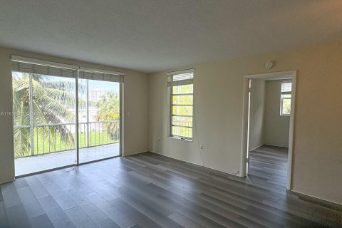 Condo in Aventura, Florida, 2 bedrooms  № 1239621 - photo 7