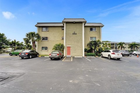 Condominio en venta en Wilton Manors, Florida, 2 dormitorios, 92.9 m2 № 993272 - foto 1