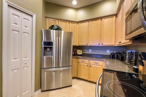 Condo in Kissimmee, Florida, 2 bedrooms  № 1393089 - photo 9