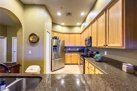 Condo in Kissimmee, Florida, 2 bedrooms  № 1393089 - photo 12