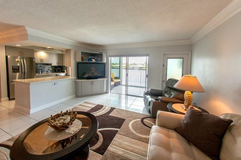 Condo in Pompano Beach, Florida, 2 bedrooms  № 1127927 - photo 25