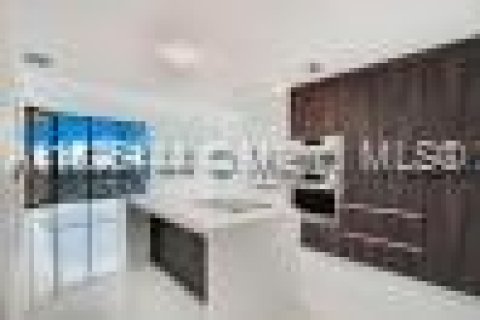 Condo in Miami, Florida, 2 bedrooms  № 1271593 - photo 3