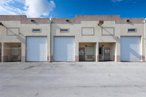 Propiedad comercial en venta en Miami, Florida № 1282555 - foto 4