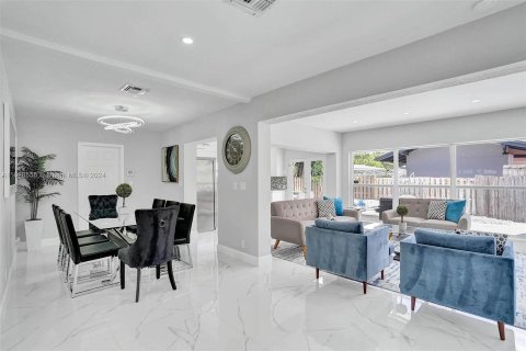 Villa ou maison à vendre à Pompano Beach, Floride: 5 chambres, 256.04 m2 № 1282556 - photo 4