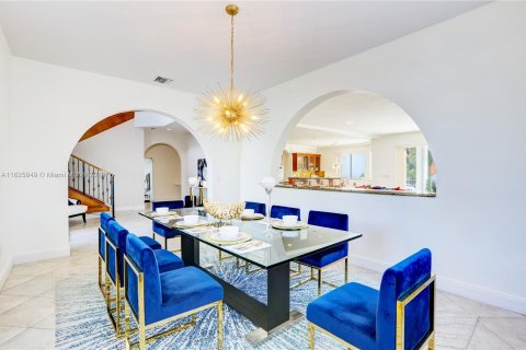 Villa ou maison à louer à Hollywood, Floride: 5 chambres, 386.94 m2 № 1309787 - photo 8