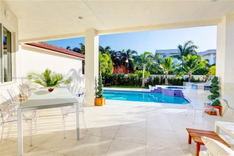 Casa en alquiler en Hollywood, Florida, 5 dormitorios, 386.94 m2 № 1309787 - foto 1