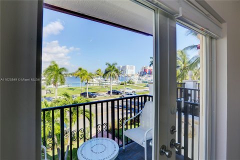 Casa en alquiler en Hollywood, Florida, 5 dormitorios, 386.94 m2 № 1309787 - foto 13