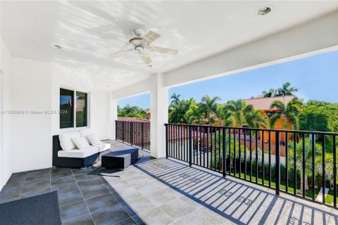 House in Hollywood, Florida 5 bedrooms, 386.94 sq.m. № 1309787 - photo 19