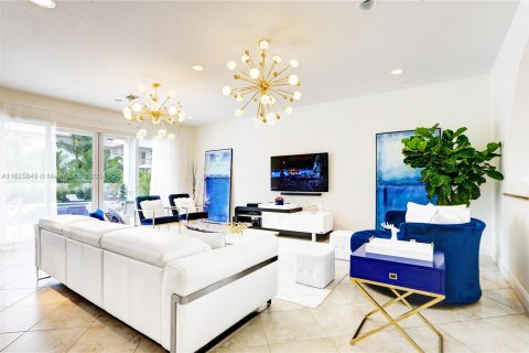 Casa en alquiler en Hollywood, Florida, 5 dormitorios, 386.94 m2 № 1309787 - foto 3