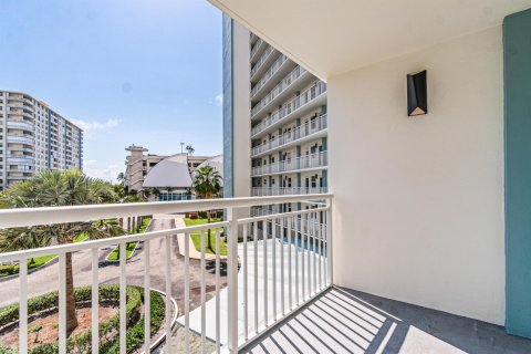 Condominio en venta en Pompano Beach, Florida, 1 dormitorio, 72 m2 № 1223299 - foto 8