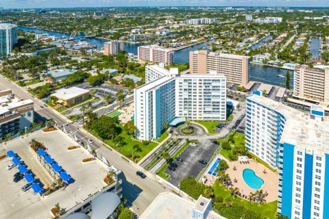 Condo in Pompano Beach, Florida, 1 bedroom  № 1223299 - photo 2