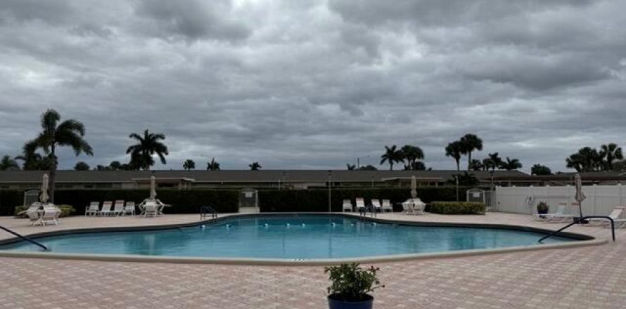 House in West Palm Beach, Florida 2 bedrooms, 77.02 sq.m. № 913813