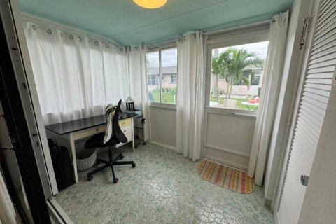 House in West Palm Beach, Florida 2 bedrooms, 77.02 sq.m. № 913813 - photo 3