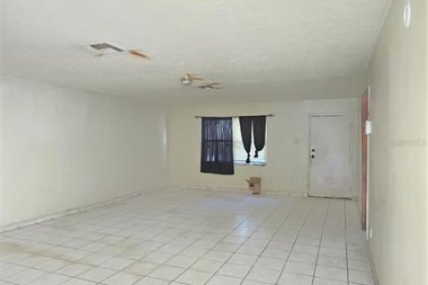 Commercial property in Tampa, Florida 6 bedrooms, 292.55 sq.m. № 1371592 - photo 4