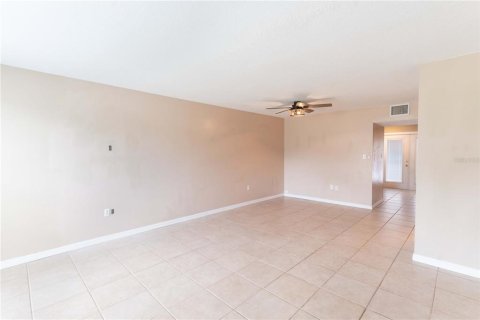 Condo in Winter Haven, Florida, 2 bedrooms  № 1373804 - photo 3