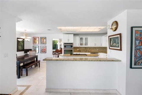 Casa en venta en Fort Lauderdale, Florida, 5 dormitorios, 391.21 m2 № 511347 - foto 15
