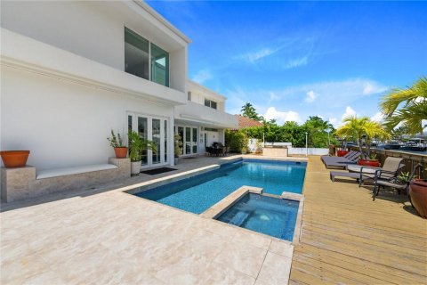 House in Fort Lauderdale, Florida 5 bedrooms, 391.21 sq.m. № 511347 - photo 7