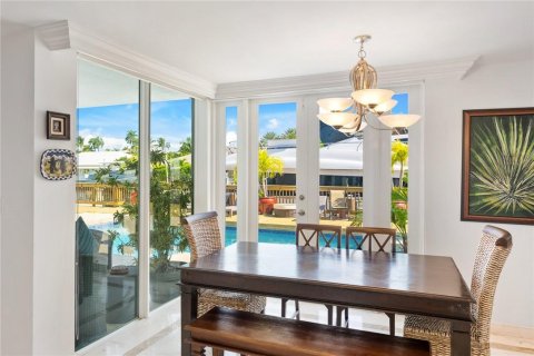 House in Fort Lauderdale, Florida 5 bedrooms, 391.21 sq.m. № 511347 - photo 12