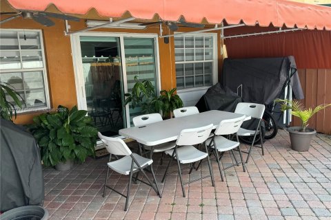 Купить таунхаус в Майами, Флорида 3 спальни, 121.98м2, № 980355 - фото 26