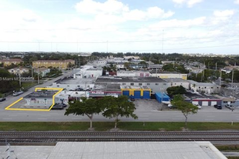 Commercial property in Hallandale Beach, Florida № 980309 - photo 17