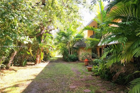 Villa ou maison à vendre à Pinecrest, Floride: 7 chambres, 597.18 m2 № 584208 - photo 24