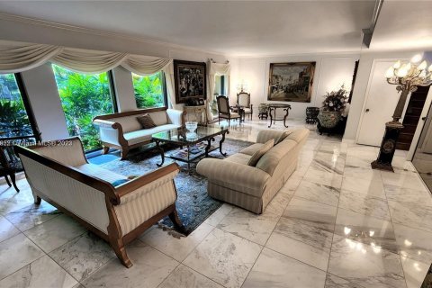 Villa ou maison à vendre à Pinecrest, Floride: 7 chambres, 597.18 m2 № 584208 - photo 13