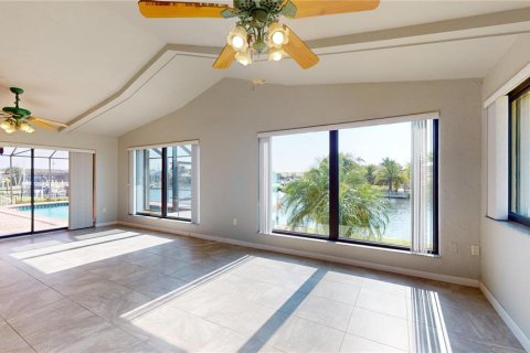 Villa ou maison à vendre à Punta Gorda, Floride: 3 chambres, 227.05 m2 № 1386641 - photo 2